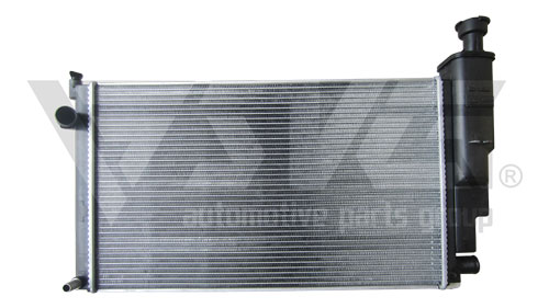 تصویر رادیاتور آب پژو پارس اتوماتیک (AT1) آرمکو با طراحی آلومینیومی مقاوم و کارایی بالا برای سیستم خنک‌کننده موتور خودرو